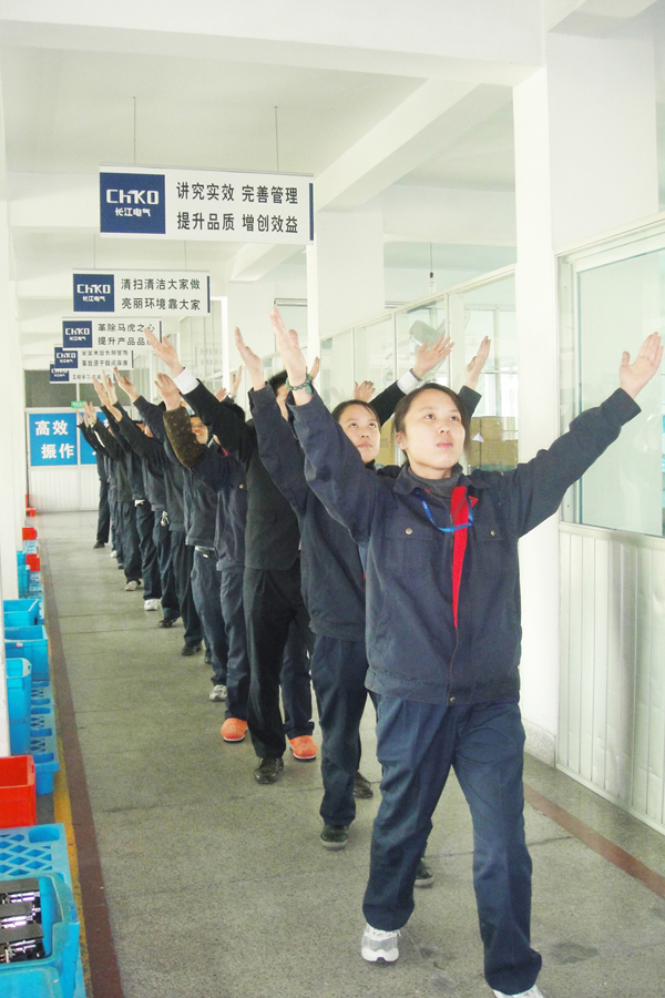 塑壳车间，业余时间训练忙